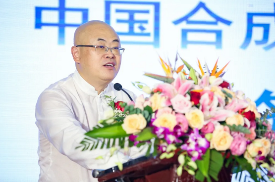 中國合成樹脂協會塑料循環利用分會(CPRRA)  常務副會長 王旺 宣布頒獎揭曉