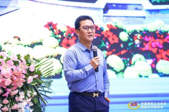 陜西賽輪輪胎銷售有限公司執(zhí)行董事、陜西富進輪胎橡膠(集團)有限公司董事長孫一平 陜西賽輪輪胎銷售有限公司執(zhí)行董事、陜西富進輪胎橡膠(集團)有限公司董事長孫一平