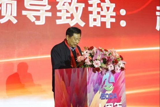 中國涂料工業協會副會長趙君在致辭 中國涂料工業協會副會長趙君在致辭