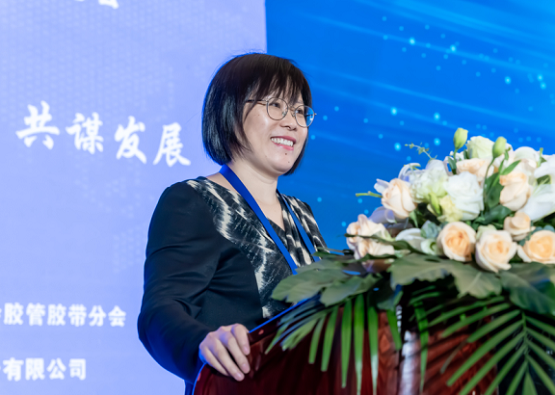 中國(guó)橡膠工業(yè)協(xié)會(huì)會(huì)長(zhǎng)徐文英 中國(guó)橡膠工業(yè)協(xié)會(huì)會(huì)長(zhǎng)徐文英