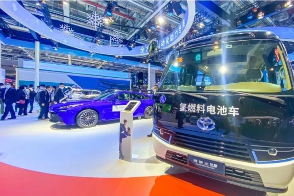 豐田氫能源交通服務(wù)用車。 豐田氫能源交通服務(wù)用車。