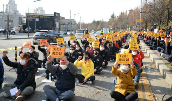 召集工廠及物流中心員工,舉行罷工活動 召集工廠及物流中心員工,舉行罷工活動