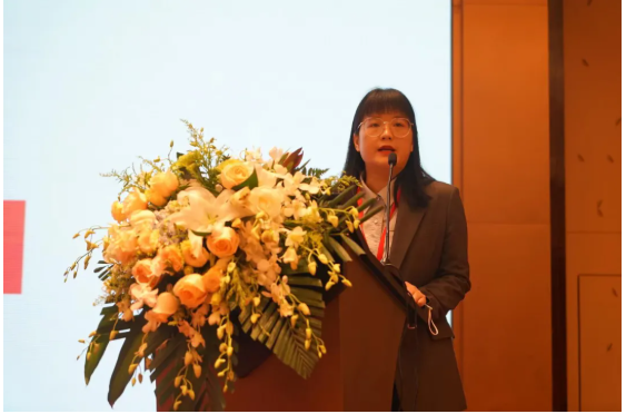 體而言,目前天然橡膠仍處于一個震蕩區(qū)間。 體而言,目前天然橡膠仍處于一個震蕩區(qū)間。