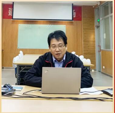 建大集團董事長楊啟仁,建大輪胎昆山廠總經理林建良,分別發表致辭。 建大集團董事長楊啟仁,建大輪胎昆山廠總經理林建良,分別發表致辭。