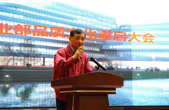 中策橡膠董事長沈金榮發表講話 中策橡膠董事長沈金榮發表講話