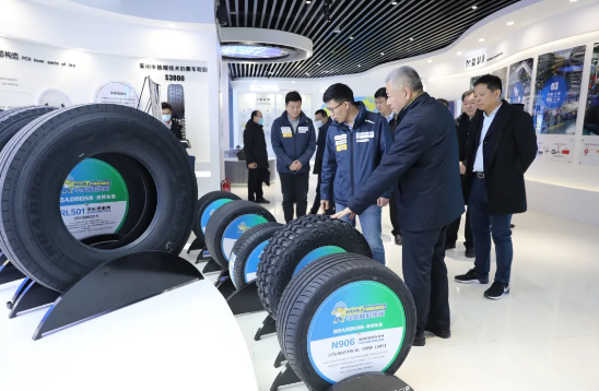 李俊峰詳細了解企業在生產經營、項目建設、安全生產、疫情防控等方面存在的困難