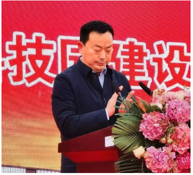 江昕輪胎以掀起第三次輪胎革命為使命,建成全國免充氣輪胎產(chǎn)業(yè)園項目。 江昕輪胎以掀起第三次輪胎革命為使命,建成全國免充氣輪胎產(chǎn)業(yè)園項目。
