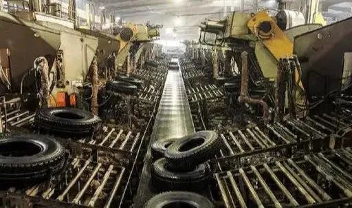 并對新建煤電、煉化、鋼鐵、焦化、水泥(含熟料和粉磨站)及輪胎項目，實施提級審批，由省級核準或備案