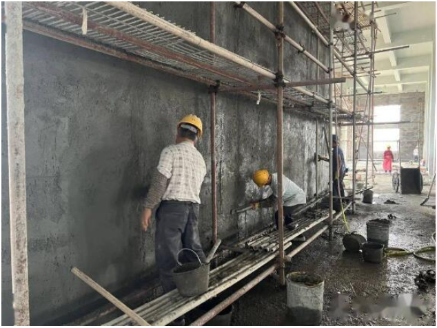 金墩橡膠公司項目經理馮劍波稱,新工廠的主要產品,是摩托車內外胎。 金墩橡膠公司項目經理馮劍波稱,新工廠的主要產品,是摩托車內外胎。