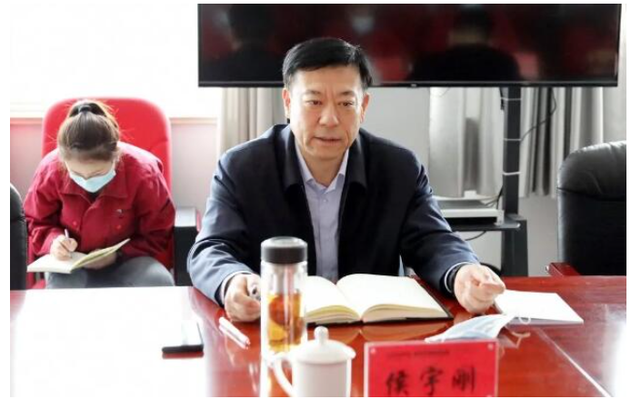 要強化資金管控,在資金融資模式、方式方法上尋求新突破,提高企業融資能力。 要高度重視疫情防控,嚴格落實防控措施,全力筑牢企業安全屏障。 要強化資金管控,在資金融資模式、方式方法上尋求新突破,提高企業融資能力。 要高度重視疫情防控,嚴格落實防控措施,全力筑牢企業安全屏障。