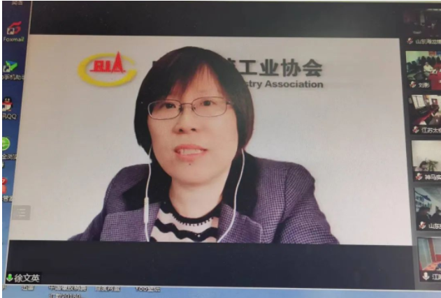 中國橡膠工業協會會長徐文英簡要介紹了輪胎行業運行情況,以及中橡協呈報國家部委的行業訴求和建議的初步反饋情況。 中國橡膠工業協會會長徐文英簡要介紹了輪胎行業運行情況,以及中橡協呈報國家部委的行業訴求和建議的初步反饋情況。