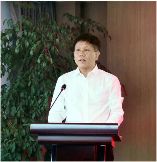 王定杰董事長在致辭中指出,物產(chǎn)中大歐泰有限公司與浙江天輪供應(yīng)鏈管理有限公司有著相同的地域文化、成長背景、內(nèi)在基因、產(chǎn)業(yè)思維和發(fā)展愿景 王定杰董事長在致辭中指出,物產(chǎn)中大歐泰有限公司與浙江天輪供應(yīng)鏈管理有限公司有著相同的地域文化、成長背景、內(nèi)在基因、產(chǎn)業(yè)思維和發(fā)展愿景