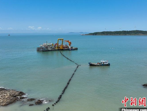 上大陳海纜鋪設。 葛嘉儀 攝 上大陳海纜鋪設。 葛嘉儀 攝