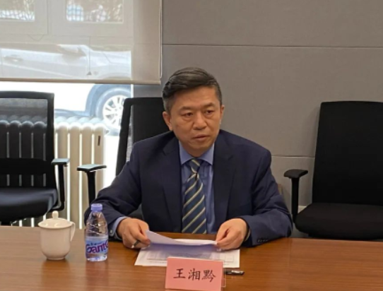 北京市飼料工業(yè)協(xié)會(huì)執(zhí)行會(huì)長兼秘書長王湘黔主持會(huì)議并宣讀秘書處組成 北京市飼料工業(yè)協(xié)會(huì)執(zhí)行會(huì)長兼秘書長王湘黔主持會(huì)議并宣讀秘書處組成