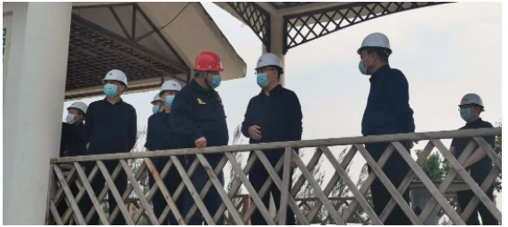李大為深入企業4#炭黑生產線項目建設現場 李大為深入企業4#炭黑生產線項目建設現場