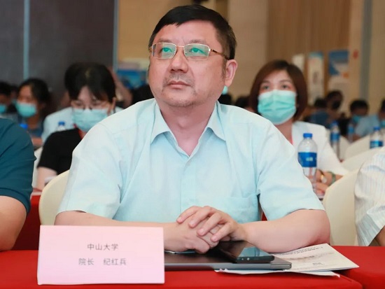廣東省石油和化學工業行業協會副會長兼中山大學化工研究院院長紀紅兵 廣東省石油和化學工業行業協會副會長兼中山大學化工研究院院長紀紅兵