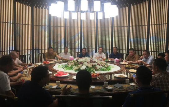 召開大中型飼料生產企業負責人座談會