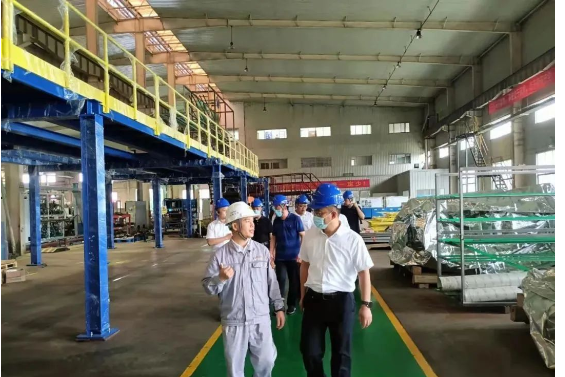 團(tuán)到廣西汽車集團(tuán)桂林新能源基地、桂林橡膠設(shè)計院有限公司、桂林橡膠機(jī)械有限公司等企業(yè),實地考察 團(tuán)到廣西汽車集團(tuán)桂林新能源基地、桂林橡膠設(shè)計院有限公司、桂林橡膠機(jī)械有限公司等企業(yè),實地考察