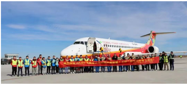 圖為裝配曙光院航空輪胎的國產ARJ21于2020年11月23日首飛成功 圖為裝配曙光院航空輪胎的國產ARJ21于2020年11月23日首飛成功