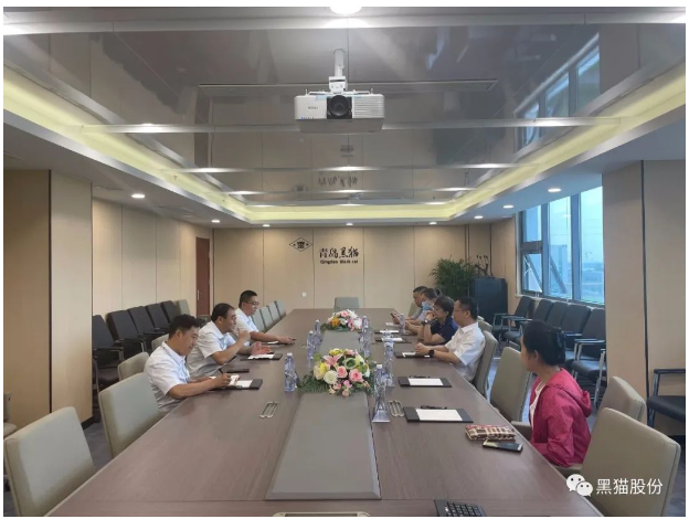 雷昌純表示,要一如既往的堅持產學研深度融合,不斷提升科技研發能力,為提高行業經濟效益、環境效益和社會效益提供強有力的技術科研支持 雷昌純表示,要一如既往的堅持產學研深度融合,不斷提升科技研發能力,為提高行業經濟效益、環境效益和社會效益提供強有力的技術科研支持