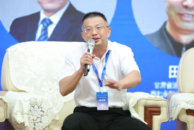 福建省涂料工業(yè)協(xié)會(huì)會(huì)長、廈門惠宇化工貿(mào)易有限公司董事長施義民 福建省涂料工業(yè)協(xié)會(huì)會(huì)長、廈門惠宇化工貿(mào)易有限公司董事長施義民