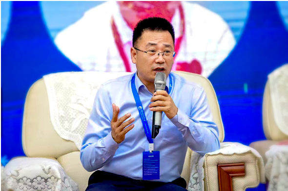 湖北省涂料工業(yè)協(xié)會(huì)會(huì)長(zhǎng)、武漢雙虎董事長(zhǎng)蔣紅升 湖北省涂料工業(yè)協(xié)會(huì)會(huì)長(zhǎng)、武漢雙虎董事長(zhǎng)蔣紅升