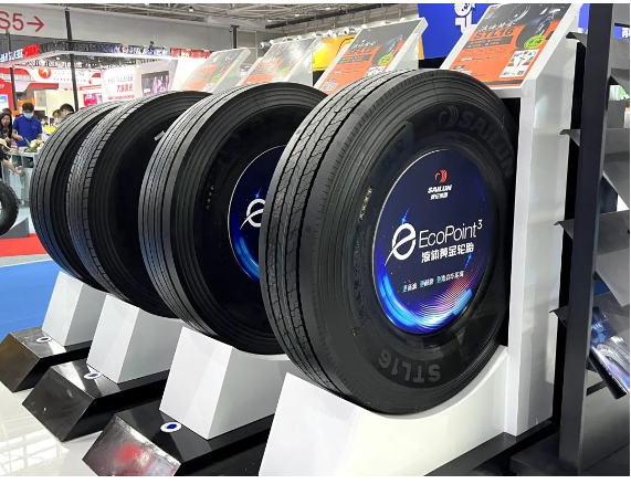 賽輪液體黃金輪胎產品自2021年12月發布以來，率先推向國內市場的液體黃金卡客車胎，節油、舒適、靜音性能突出，收獲廣泛好評。