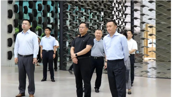 山東工商聯(lián)副主席一行到訪華勤橡膠工業(yè)集團(tuán) 山東工商聯(lián)副主席一行到訪華勤橡膠工業(yè)集團(tuán)