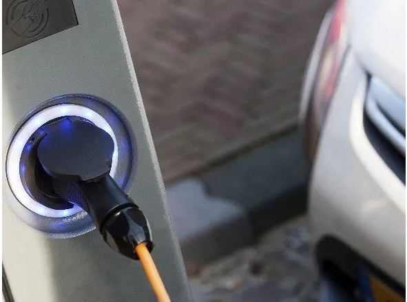 汽車燃料和充電系統中的導電部件(管路、進氣口、充電器) 汽車燃料和充電系統中的導電部件(管路、進氣口、充電器)