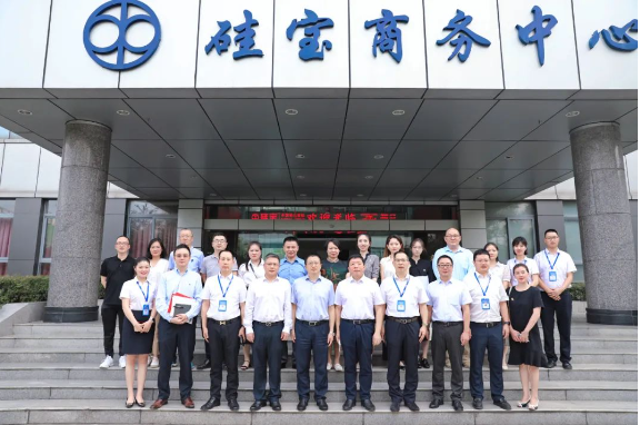 中國上市公司協會黨委書記柳磊一行蒞臨硅寶科技調研 中國上市公司協會黨委書記柳磊一行蒞臨硅寶科技調研