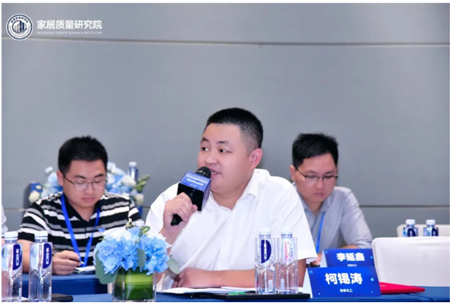 密封膠作為門窗輔材之一,主要用于窗框與玻璃的接縫密封、門窗框與內外墻體的接縫密封,對于門窗的水密性、氣密性、保溫隔音性能等方面起到關鍵作用 密封膠作為門窗輔材之一,主要用于窗框與玻璃的接縫密封、門窗框與內外墻體的接縫密封,對于門窗的水密性、氣密性、保溫隔音性能等方面起到關鍵作用