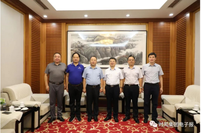 同時拜訪了乳山市委書記劉奎忠并進行座談,在市委常委、市委辦公室主任劉建忠的陪同下進行了參觀。 同時拜訪了乳山市委書記劉奎忠并進行座談,在市委常委、市委辦公室主任劉建忠的陪同下進行了參觀。