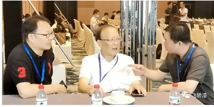 圍繞參與浙江新材料科創(chuàng)高地建設(shè)和打造飛轎漆高端技術(shù)品牌,寧波涂協(xié)副會(huì)長(zhǎng)單位浙江尚品飛轎制漆有限公司創(chuàng)始人薛瑞宣向薛群基匯報(bào)了飛轎漆最新科研應(yīng)用成果“石墨烯金鋼水漆”,不僅實(shí)現(xiàn)“鋼”上零碳,還為鋼鐵穿上了“金鋼衣”,并邀請(qǐng)薛群基院士下步到訪飛轎公司進(jìn)行現(xiàn)場(chǎng)參觀指導(dǎo)。 圍繞參與浙江新材料科創(chuàng)高地建設(shè)和打造飛轎漆高端技術(shù)品牌,寧波涂協(xié)副會(huì)長(zhǎng)單位浙江尚品飛轎制漆有限公司創(chuàng)始人薛瑞宣向薛群基匯報(bào)了飛轎漆最新科研應(yīng)用成果“石墨烯金鋼水漆”,不僅實(shí)現(xiàn)“鋼”上零碳,還為鋼鐵穿上了“金鋼衣”,并邀請(qǐng)薛群基院士下步到訪飛轎公司進(jìn)行現(xiàn)場(chǎng)參觀指導(dǎo)。