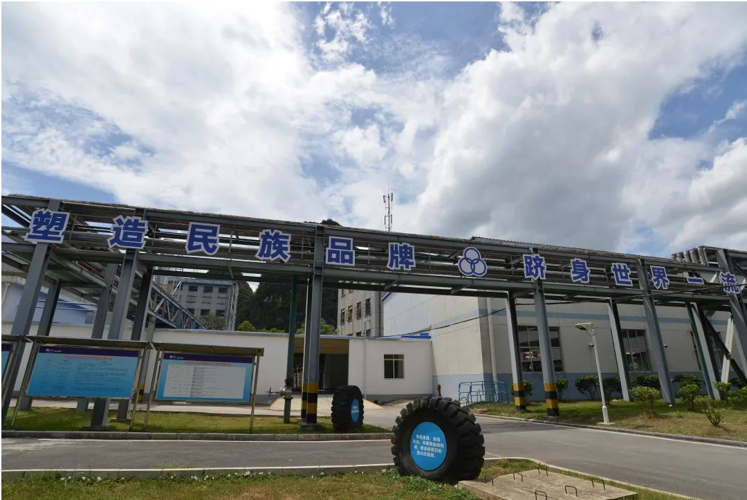 　曙光院是國家高新技術企業，是國內特種輪胎行業領軍企業，是特種輪胎和橡膠制品研究開發、工程設計、成果產業化、生產經營于一體的綜合、科研型企業。