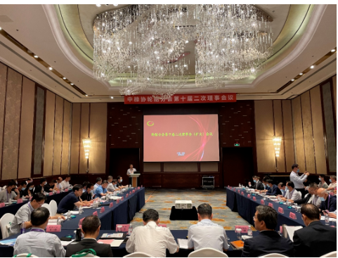 沈金榮在報告中指出,輪胎行業要穩中求進調結構,去除低端過剩產能,提高經濟運行質量,提高供給質量;鼓勵優秀有實力的企業進行戰略布局;建設世界一流企業,重視人才培養和合作;以綠色低碳為抓手,重在節能降耗,實現行業整體升級;大力推進智能技術等創新驅動;優化市場環境,倡導公平競爭與行業自律,實施品牌建設,實現健康發展。 沈金榮在報告中指出,輪胎行業要穩中求進調結構,去除低端過剩產能,提高經濟運行質量,提高供給質量;鼓勵優秀有實力的企業進行戰略布局;建設世界一流企業,重視人才培養和合作;以綠色低碳為抓手,重在節能降耗,實現行業整體升級;大力推進智能技術等創新驅動;優化市場環境,倡導公平競爭與行業自律,實施品牌建設,實現健康發展。