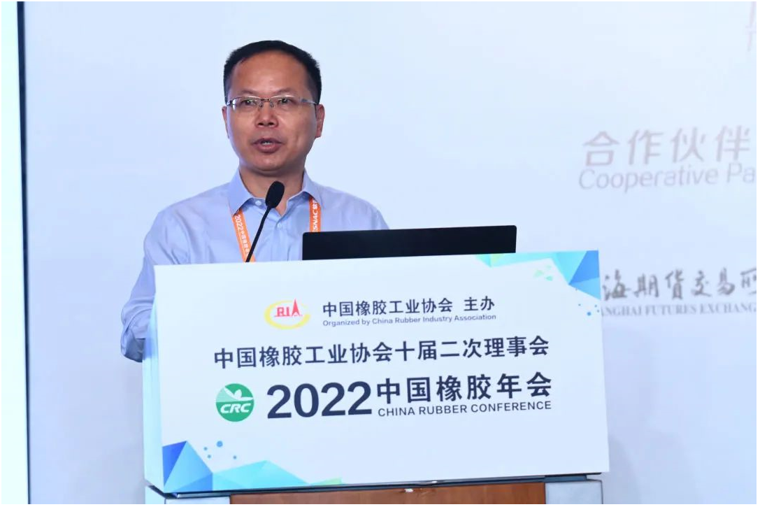 同時,要與供應商、經銷商共渡難關,加快國際化發展步伐,充分利用國內和國外兩種資源兩個市場,全力提升我國橡膠產業的國際競爭力。 同時,要與供應商、經銷商共渡難關,加快國際化發展步伐,充分利用國內和國外兩種資源兩個市場,全力提升我國橡膠產業的國際競爭力。