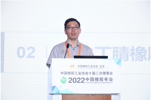 青島科技大學(xué)高分子學(xué)院教授、山東省烯烴催化與聚合重點(diǎn)實(shí)驗(yàn)室副主任王輝,分享了高性能特種橡膠“氫化丁腈橡膠”的關(guān)鍵核心技術(shù)突破與產(chǎn)業(yè)化應(yīng)用相關(guān)內(nèi)容。 青島科技大學(xué)高分子學(xué)院教授、山東省烯烴催化與聚合重點(diǎn)實(shí)驗(yàn)室副主任王輝,分享了高性能特種橡膠“氫化丁腈橡膠”的關(guān)鍵核心技術(shù)突破與產(chǎn)業(yè)化應(yīng)用相關(guān)內(nèi)容。