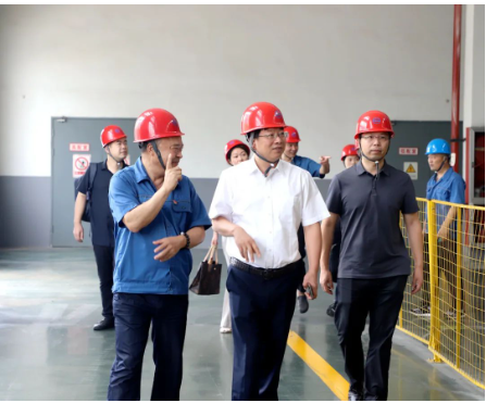 桐鄉(xiāng)市常務(wù)副市長穆運安一行蒞臨雙箭股份考察指導(dǎo)！