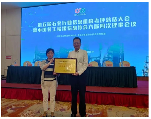 全國橡膠工業信息中心依托單位為北京橡膠工業研究設計院有限公司,是中國石油和化學工業聯合會所屬專業信息服務機構。 全國橡膠工業信息中心依托單位為北京橡膠工業研究設計院有限公司,是中國石油和化學工業聯合會所屬專業信息服務機構。