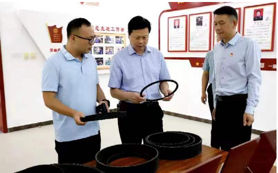 市、縣兩級人民法院領導到金久龍實業有限公司開展萬人助萬企活動