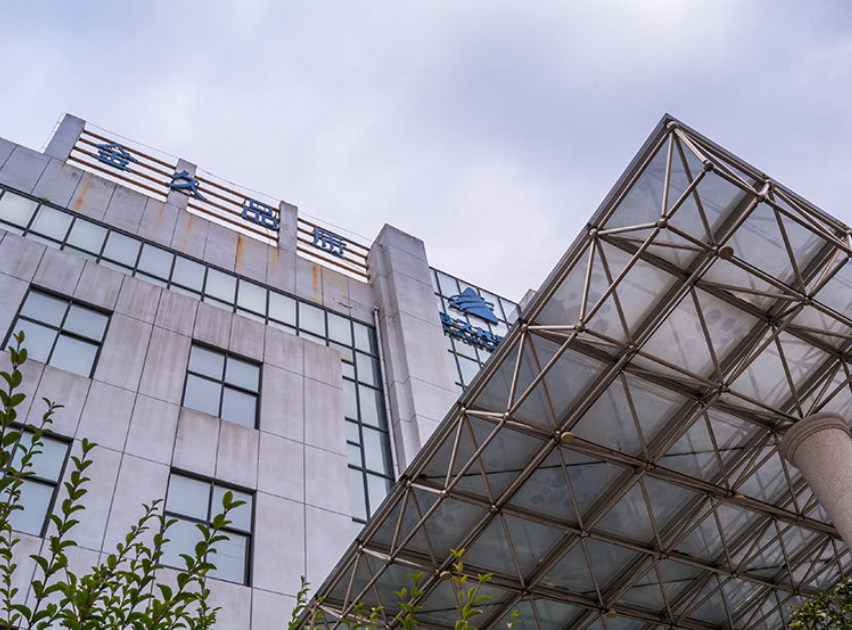 河南省金久龍實業有限公司是生產經營橡膠傳動帶的公司，為全國行業龍頭企業，主要產品有汽車V帶、農機帶、普通V帶、輸送帶等。