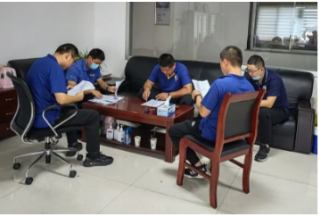 ,HSE綜合管理部將會繼續健全安全管理體系,推進季度專項檢查,進行全面摸底,消除隱患。為進一步加強安全管理隊伍建設,提升安全業務能力,將會開展系列安全專項活動,為華盛橡膠集團的安全發展保駕護航。 ,HSE綜合管理部將會繼續健全安全管理體系,推進季度專項檢查,進行全面摸底,消除隱患。為進一步加強安全管理隊伍建設,提升安全業務能力,將會開展系列安全專項活動,為華盛橡膠集團的安全發展保駕護航。