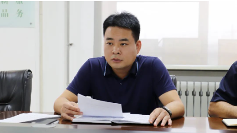 王敏董事長指出,當前,雖然臨近國慶假期,但大家要清醒認識到當前疫情防控及安全環保形勢依然復雜、任務依然艱巨,必須打起十二分精神,嚴陣以待、嚴加防范,毫不放松抓緊抓實各項防控舉措,堅決打贏“重要時間節點”突擊戰、“嚴峻外部形勢”突圍戰、“補齊短板漏洞”攻堅戰。 王敏董事長指出,當前,雖然臨近國慶假期,但大家要清醒認識到當前疫情防控及安全環保形勢依然復雜、任務依然艱巨,必須打起十二分精神,嚴陣以待、嚴加防范,毫不放松抓緊抓實各項防控舉措,堅決打贏“重要時間節點”突擊戰、“嚴峻外部形勢”突圍戰、“補齊短板漏洞”攻堅戰。