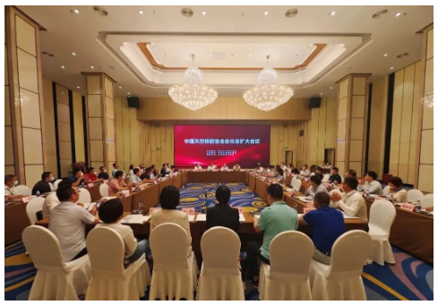  大會隨后召開了中國天然橡膠協會第三屆第十次常務理事會會議。