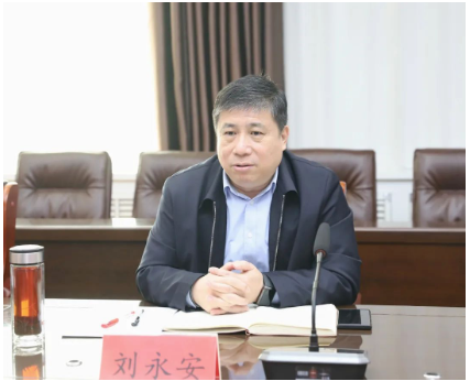 　同時，八億橡膠董事長也由許守亮變更為紀玉華，據(jù)悉，紀玉華之前為八億橡膠副總經(jīng)理，宋二華也同樣曾擔任豐源輪胎公司副總經(jīng)理。