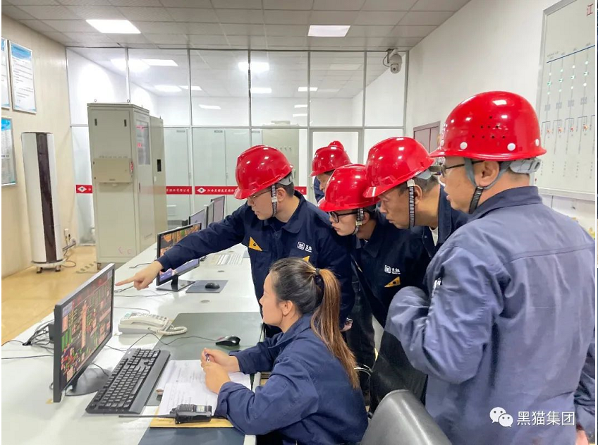 為貫徹落實(shí)集團(tuán)2022年第三季度安全生產(chǎn)委員會(huì)會(huì)議精神,確保各項(xiàng)安全措施落到實(shí)處,10月14日,由集團(tuán)工程技術(shù)中心牽頭,會(huì)同黑貓股份、景焦能源公司、監(jiān)理方成員共同組成工程施工安全檢查組,對(duì)在建工程項(xiàng)目進(jìn)行全面且不留死角的安全隱患大檢查。 為貫徹落實(shí)集團(tuán)2022年第三季度安全生產(chǎn)委員會(huì)會(huì)議精神,確保各項(xiàng)安全措施落到實(shí)處,10月14日,由集團(tuán)工程技術(shù)中心牽頭,會(huì)同黑貓股份、景焦能源公司、監(jiān)理方成員共同組成工程施工安全檢查組,對(duì)在建工程項(xiàng)目進(jìn)行全面且不留死角的安全隱患大檢查。