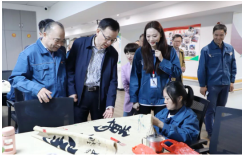 桐鄉(xiāng)市人大常委會主任潘川弟一行蒞臨雙箭指導(dǎo)工作！