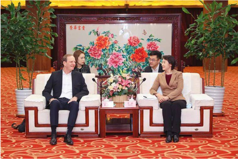 遼寧省政府外辦主任羅麗會見米其林沈陽輪胎有限公司總經理陳多福 遼寧省政府外辦主任羅麗會見米其林沈陽輪胎有限公司總經理陳多福