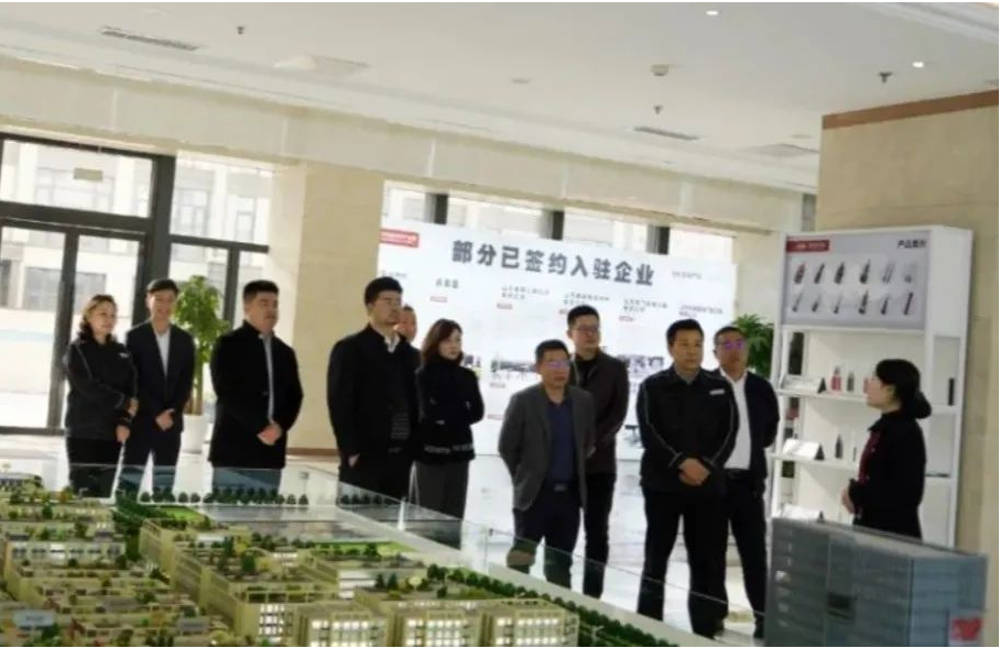 中交集團軌道事業部領導一行蒞臨華凌電纜參觀調研 中交集團軌道事業部領導一行蒞臨華凌電纜參觀調研