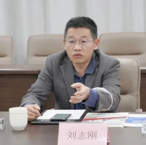 劉志剛介紹了中交集團的發展歷程、重大貢獻、重大區域、重大市場,表示今天的到訪感受到了華凌的力量以及華凌的經營理念,期待與華凌展開深入的合作,一起助力章丘高質量發展。 劉志剛介紹了中交集團的發展歷程、重大貢獻、重大區域、重大市場,表示今天的到訪感受到了華凌的力量以及華凌的經營理念,期待與華凌展開深入的合作,一起助力章丘高質量發展。